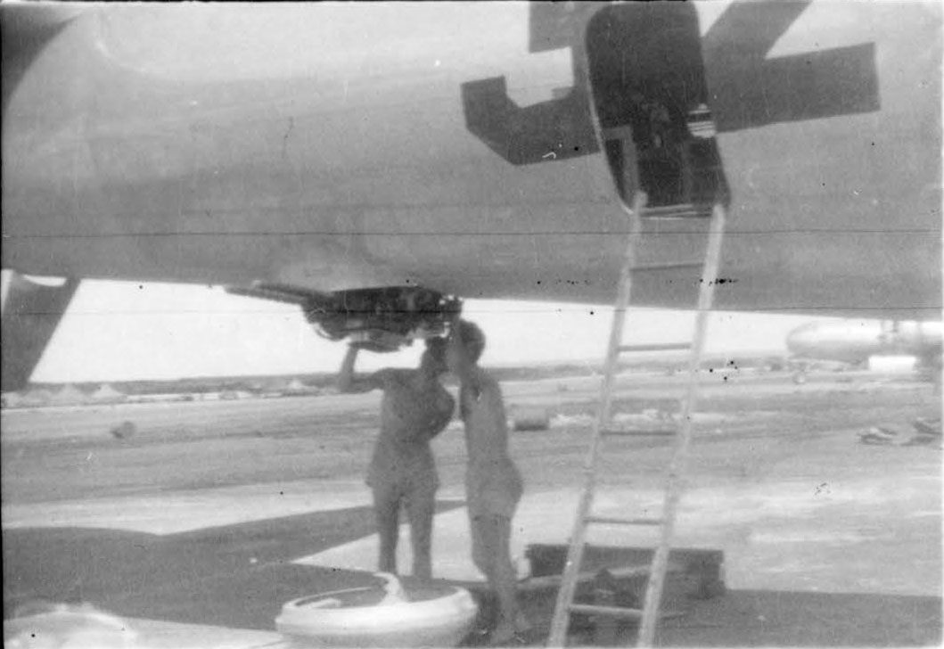Ground crew © Marty Eichelman