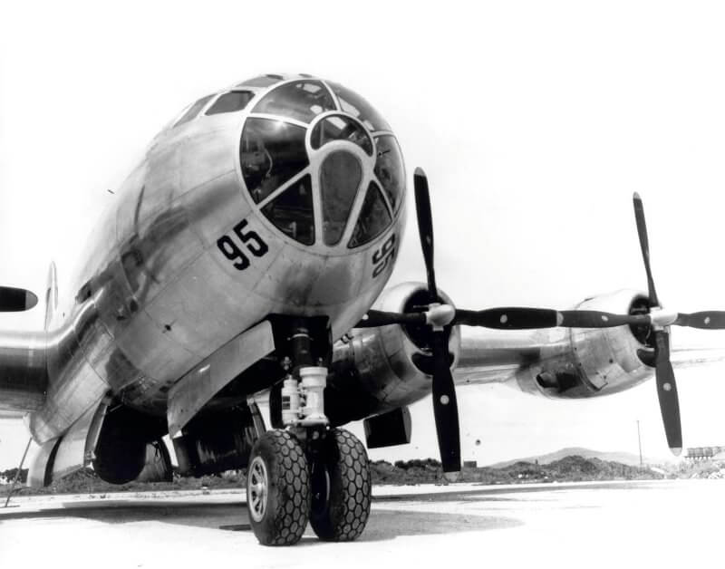 Laggin’ Dragon B-29 Silverplate without nose art