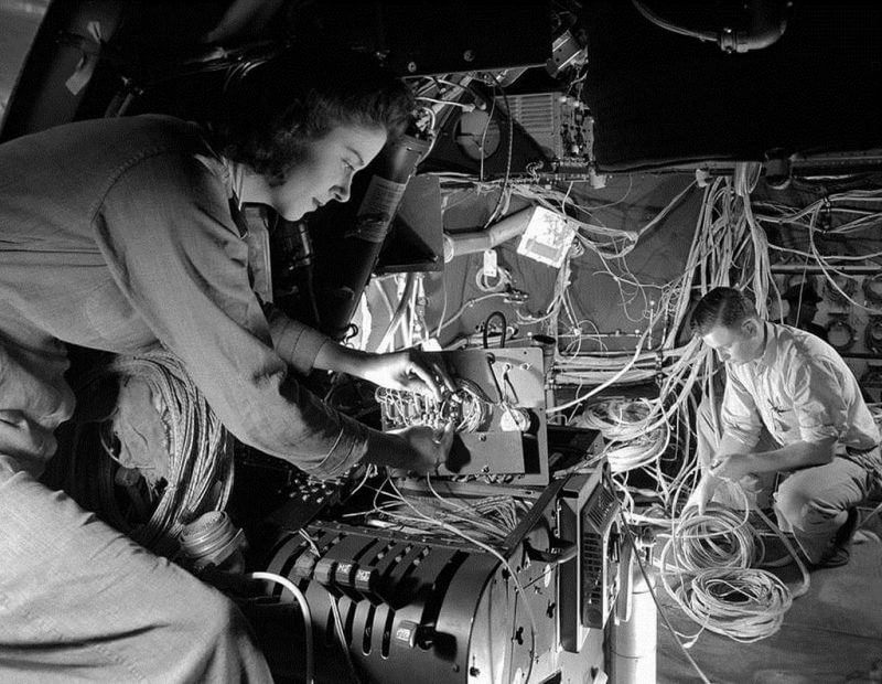 Wiring flight engineer station